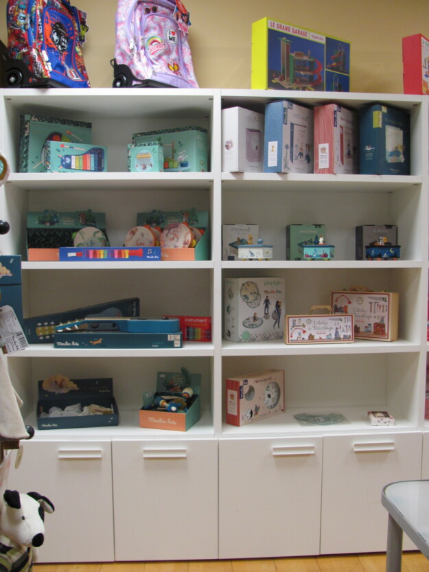 Zaini, giochi in legno e giochi musicali.